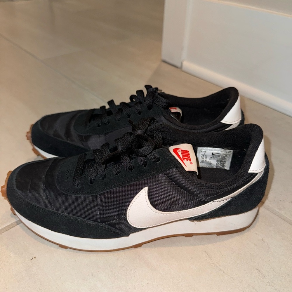 Nike Daybreak Sneakers in black